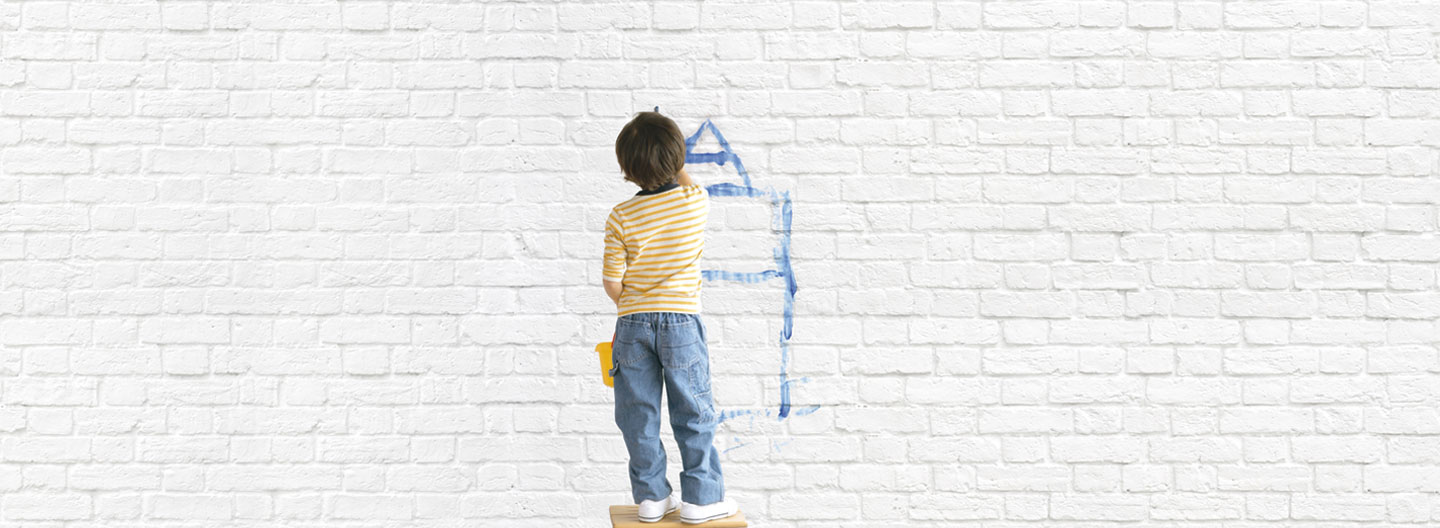 Kind malt an Wand_1440x528